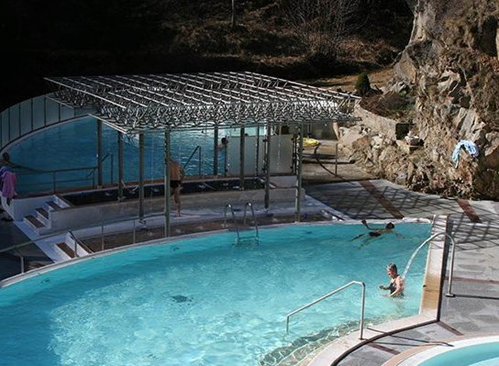 Saint-Thomas Baths – Outdoor Pools - Perpignan Expériences