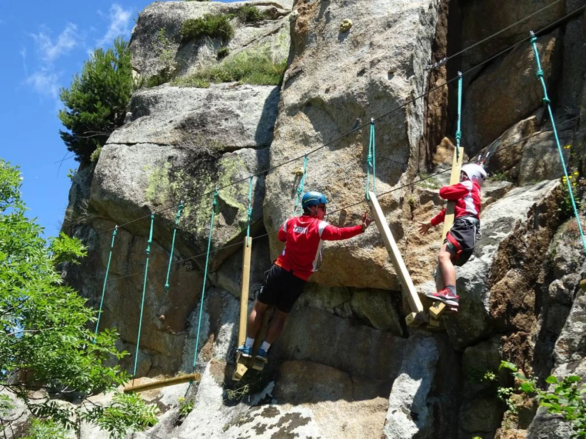Rock climbing and zip lines in Cerdagne - Perpignan Expériences